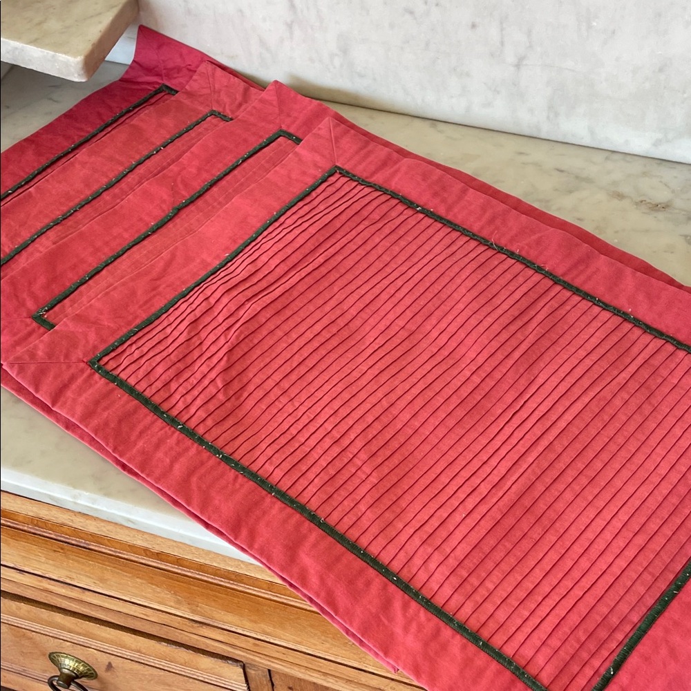 VINTAGE Red and Green Table Placemats (4)